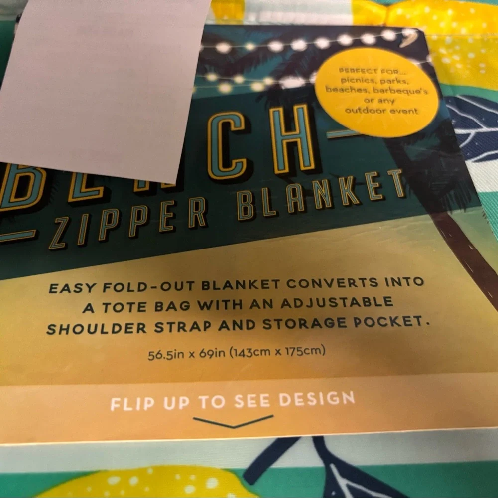 NWT Large Beach Zipper Blanket with teal Lemon pattern